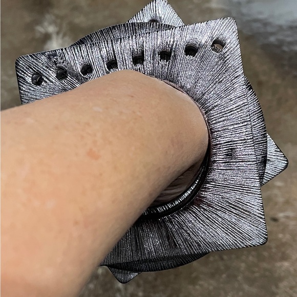 Metallic Modernist Bangle Set Of 3 Silver Bracelets Contemporary Jewelry - Picture 3 of 7